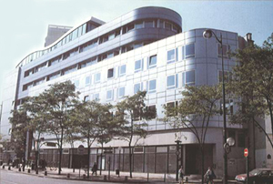 La Maison des Sciences Economiques de l'université Paris I Panthéon-Sorbonne , inaugurée en 1997 par Le ministre de l'éducation
mr Allègre et située au 106-112 Bd  de l'hôpital 